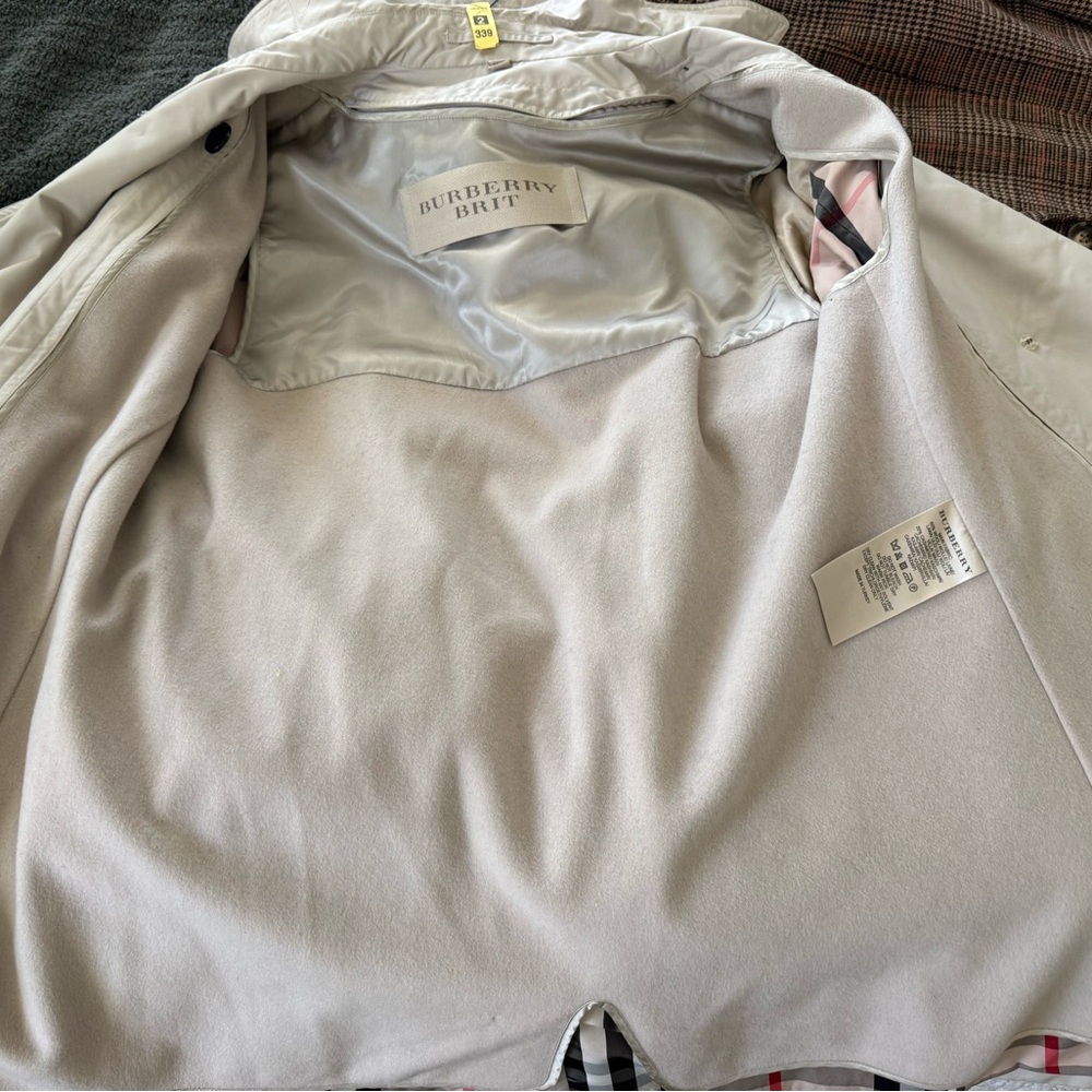 Burberry Women's Beige Double-Breasted Trench Coat US14 - Picture 10 of 11